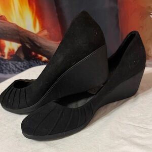 Elegant Black Wedge Shoes.         SZ 91/2 W